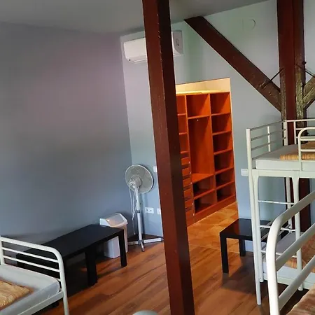 Bordany Hostel *