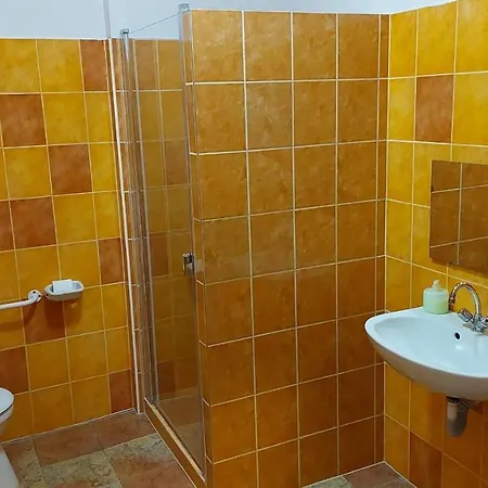 Bordany Hostel بيت شباب *